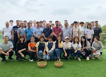 星空买球·(中国)官方网站
工会组织员工踏春活动