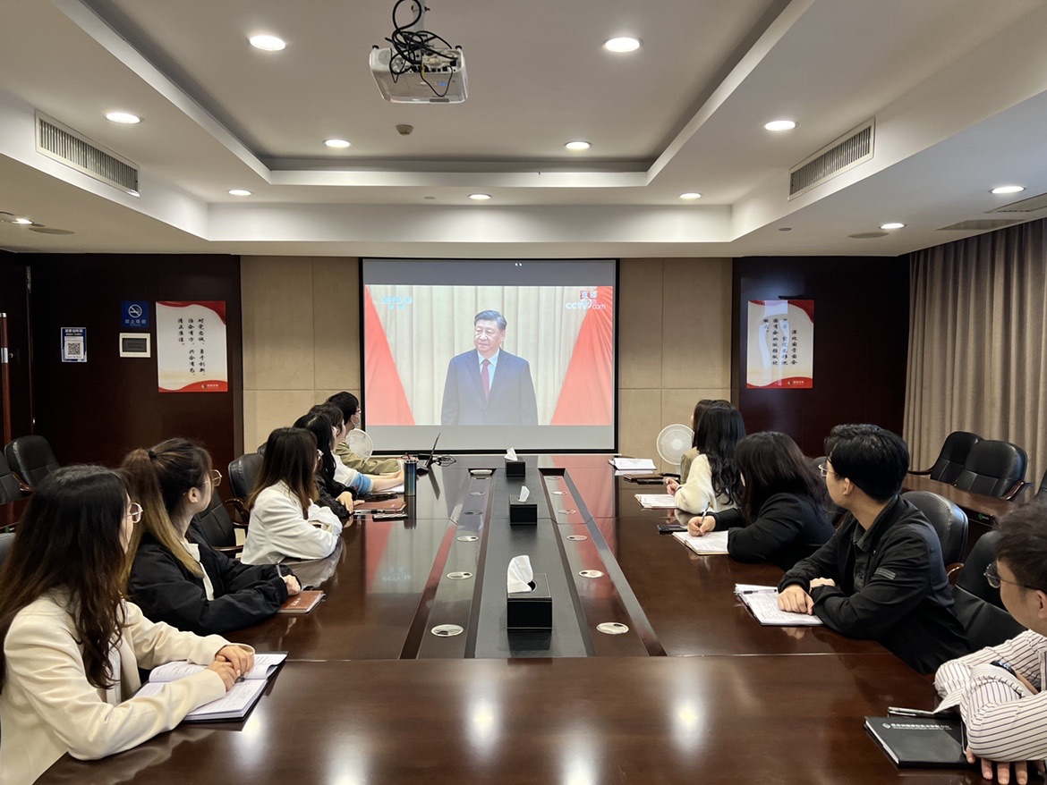 星空买球·(中国)官方网站
组织团员青年集中观看庆祝中国共产主义青年团成立100周年大会