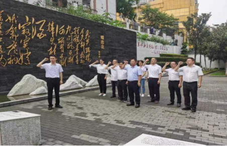 星空买球·(中国)官方网站
投资发展部党支部到识字里社区开展主题党日暨志愿服务活动