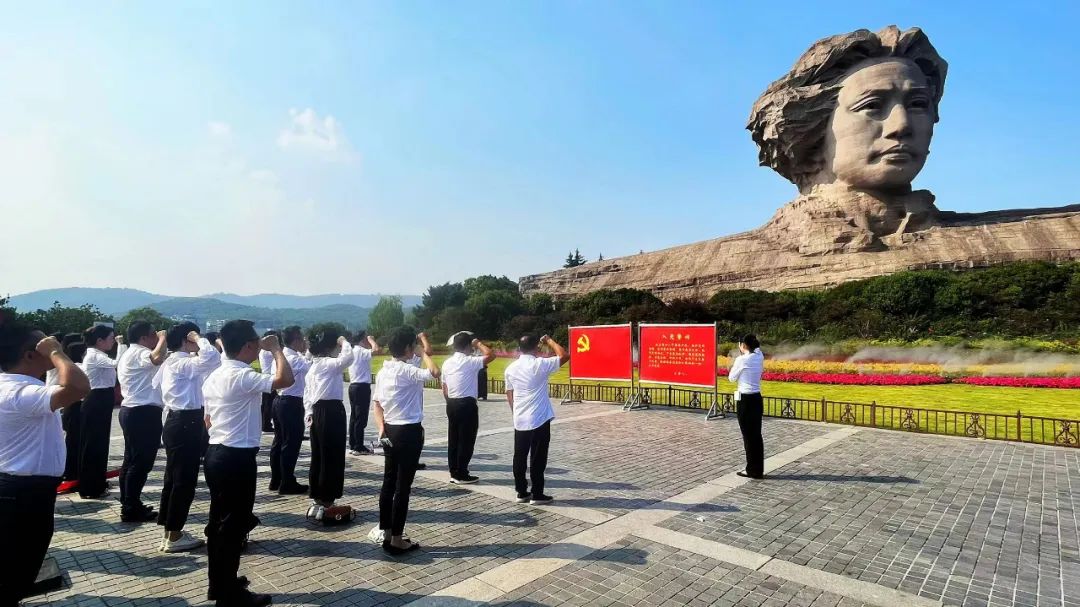 星空买球·(中国)官方网站
党委组织开展“喜迎二十大 奋进新征程”主题党日活动