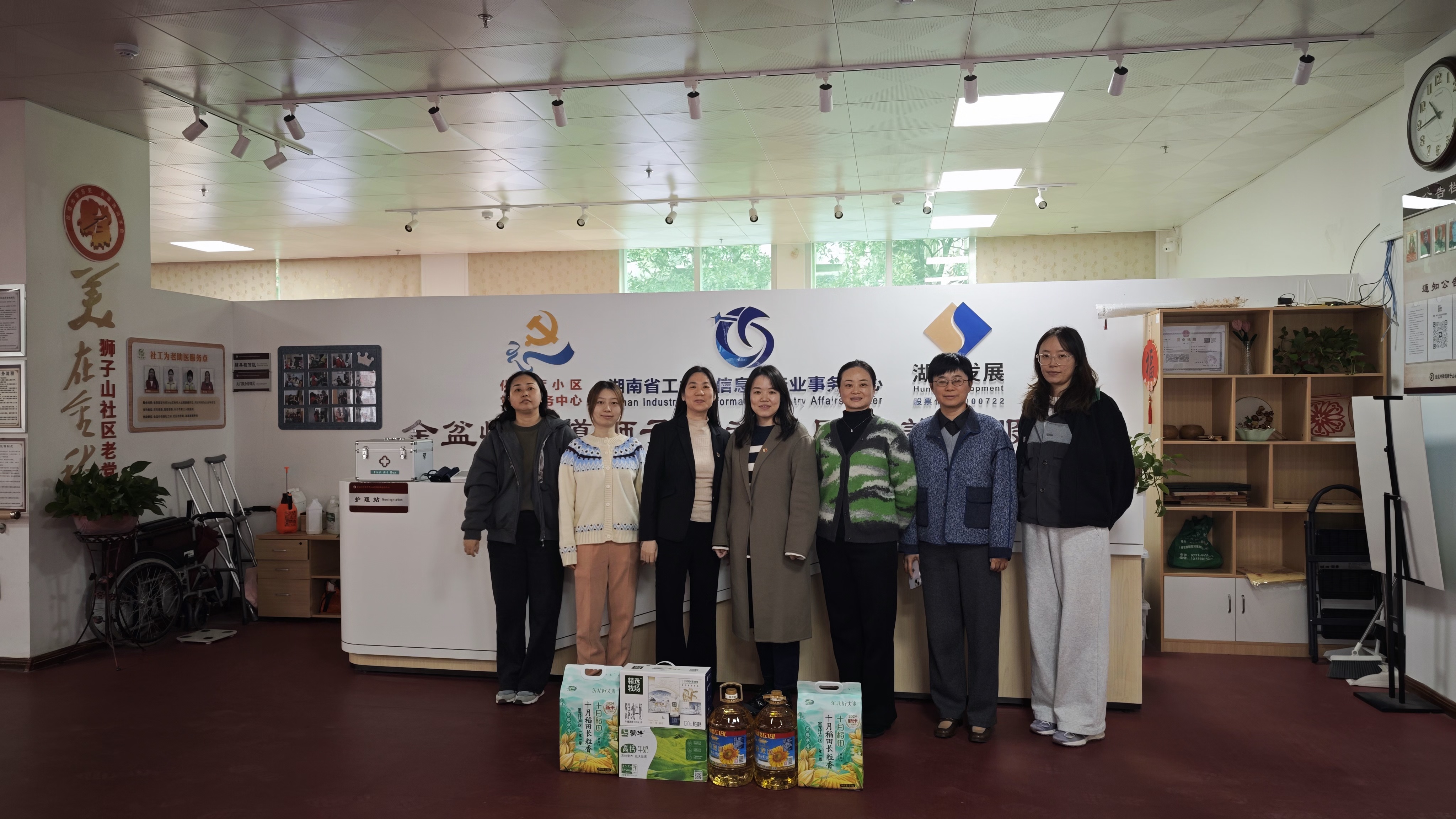 星空买球·(中国)官方网站证券事务与资金财务党支部开展“关爱独居老人”志愿服务活动