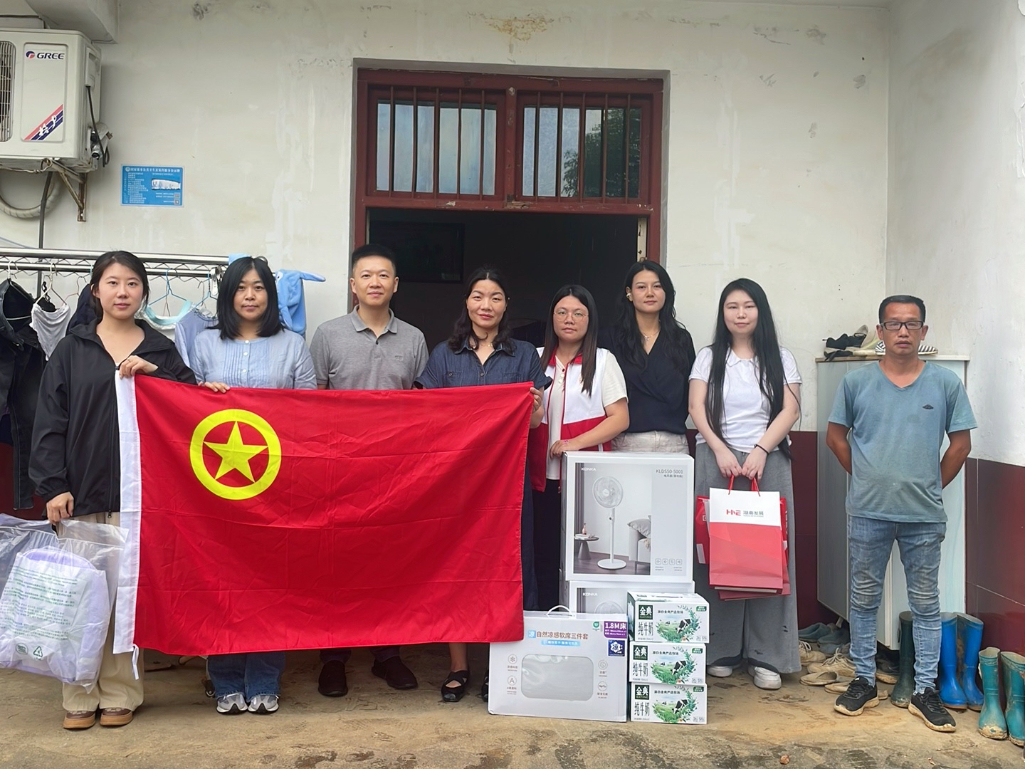 星空买球·(中国)官方网站团委开展留守儿童慰问活动